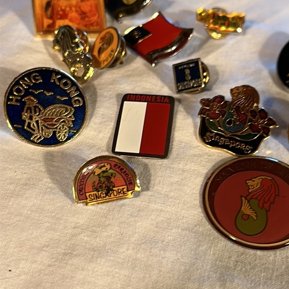 Assorted Travel Pins From a World Tour Cruise (FIFTEEN) Asian Countries - Picture 8 of 8